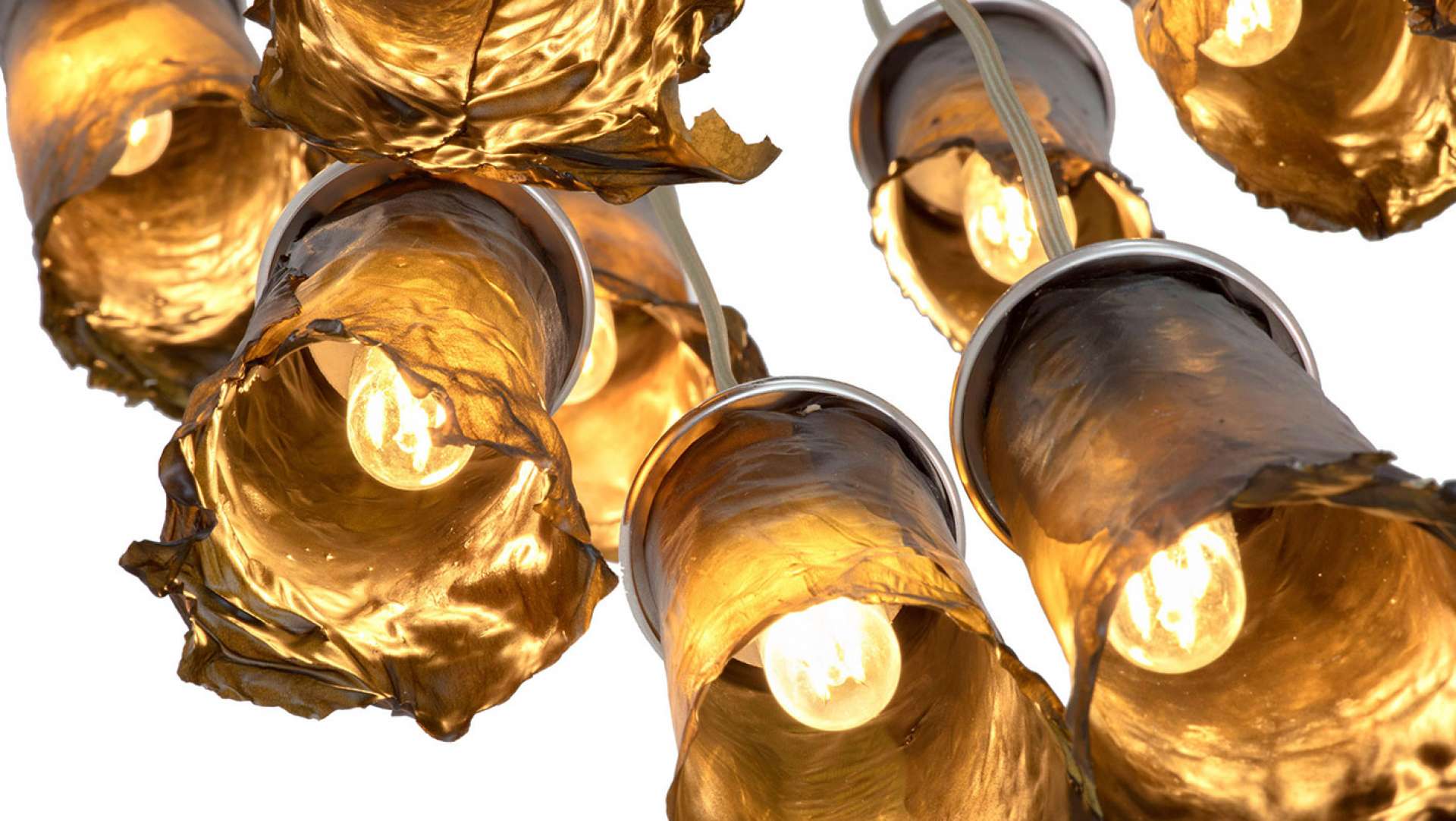 Nea Studio Creates Lamps from Dried Seaweed